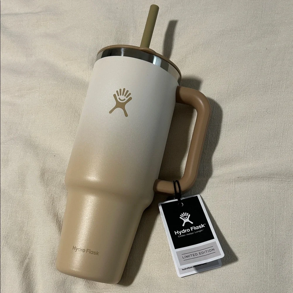 Hydro Flask Limited Edition Cream and Tan Tumbler (40oz) - Picture 3 of 3